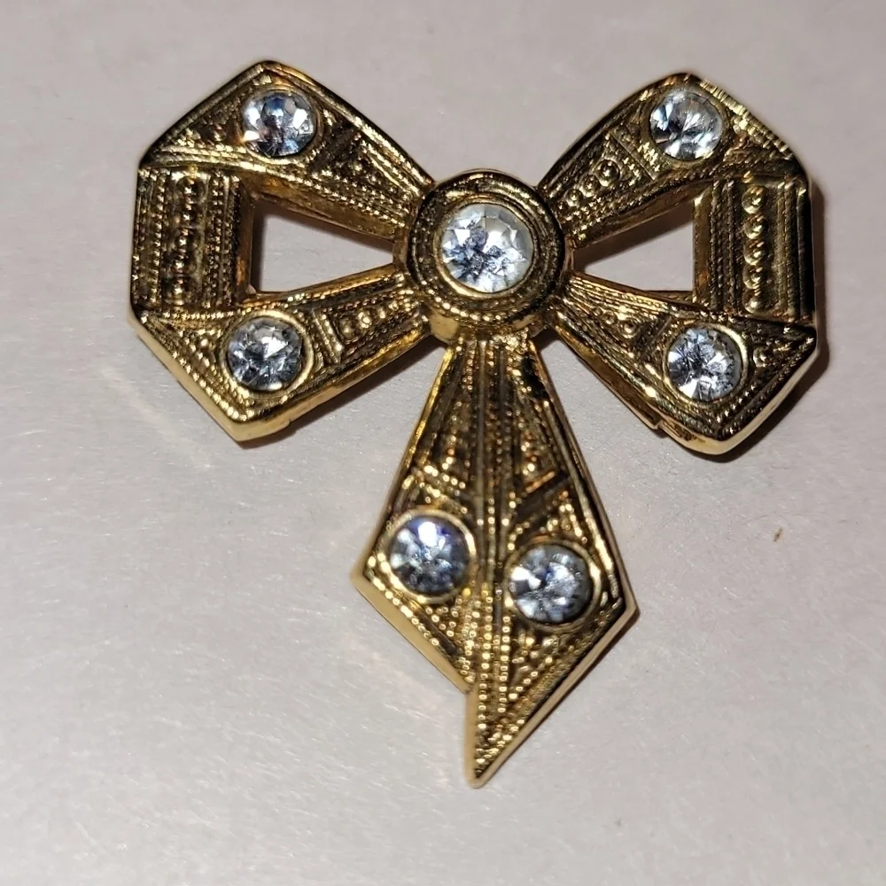 Vintage Brooch with Blue Rhinestones